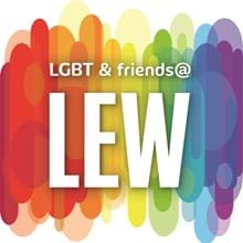 LEW LGBT and friends Logo: LEW hinterlegt mit einem Regenbogen